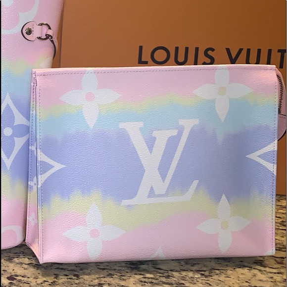 Louis Vuitton M69137 LV ESCALE POCHE TOILETTE 26 - Picture 7 of 12